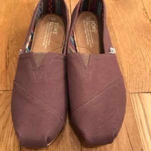 Women’s Toms grey shoes